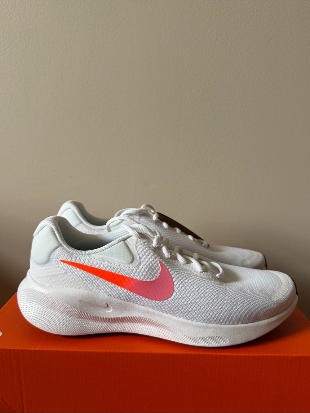Nike Revolution 7 Hyper Crimson FB2208-104 Women’s Size 10
